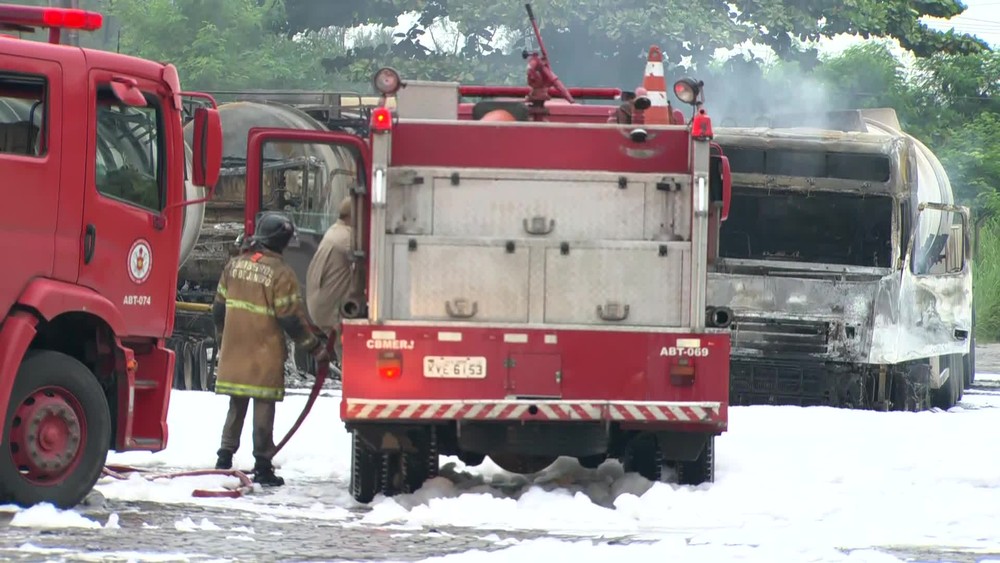 Funcionários contaram que, no momento do incêndio, vários caminhões estavam estacionados no pátio de distribuidora de combustíveis em Duque de Caxias